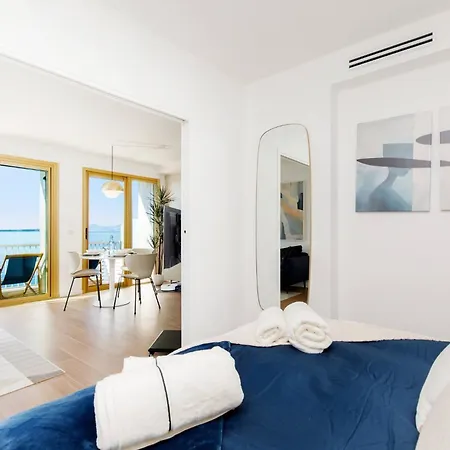 公寓 Les Pins Luxueuse Front De